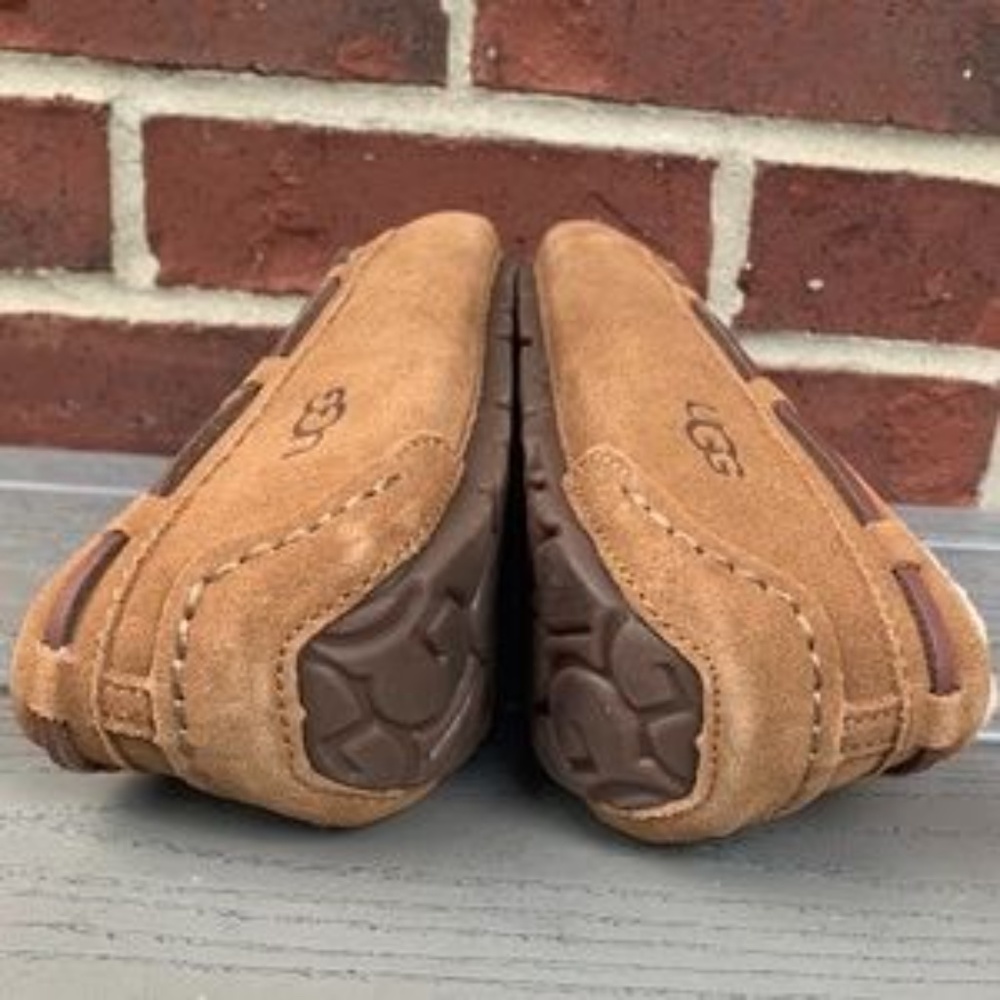 UGG Dakota Slipper - Picture 9 of 14